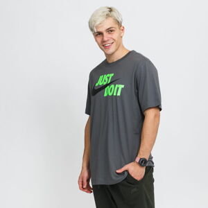Tričko s krátkym rukávom Nike M NSW Tee Just Do It Swoosh tmavošedé
