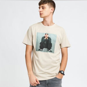 Tričko s krátkym rukávom Urban Classics Tupac Sitting Pose Tee béžové